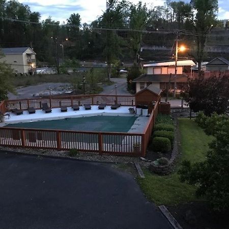 Spacious Downtown Condo Walking Distance To Downtown Gatlinburg Sleeps 6 Guests Exteriér fotografie