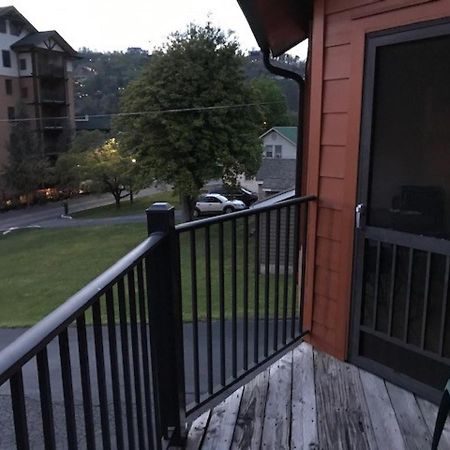 Spacious Downtown Condo Walking Distance To Downtown Gatlinburg Sleeps 6 Guests Exteriér fotografie