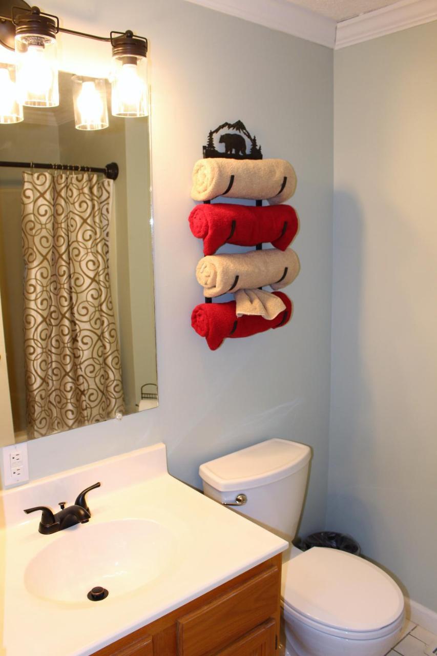 Spacious Downtown Condo Walking Distance To Downtown Gatlinburg Sleeps 6 Guests Exteriér fotografie