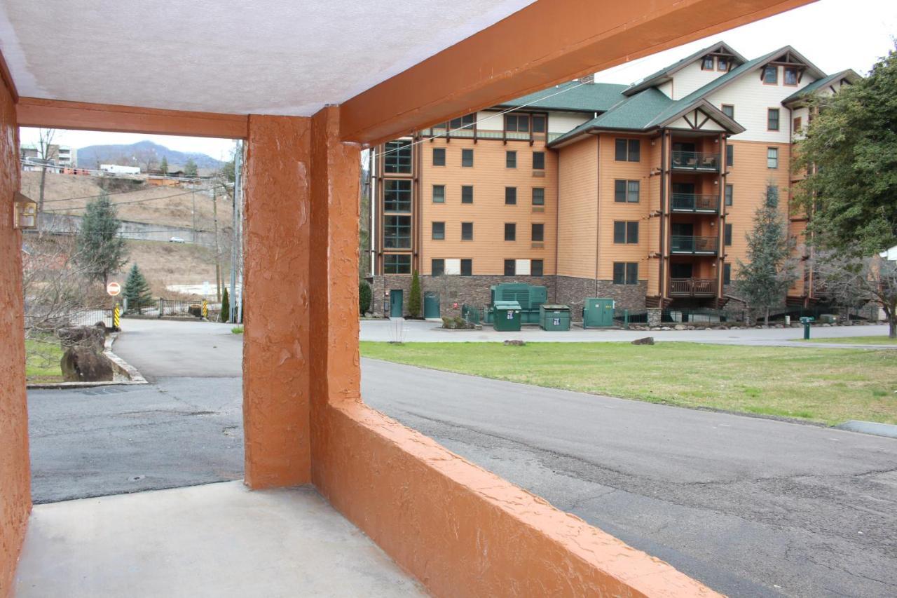 Spacious Downtown Condo Walking Distance To Downtown Gatlinburg Sleeps 6 Guests Exteriér fotografie