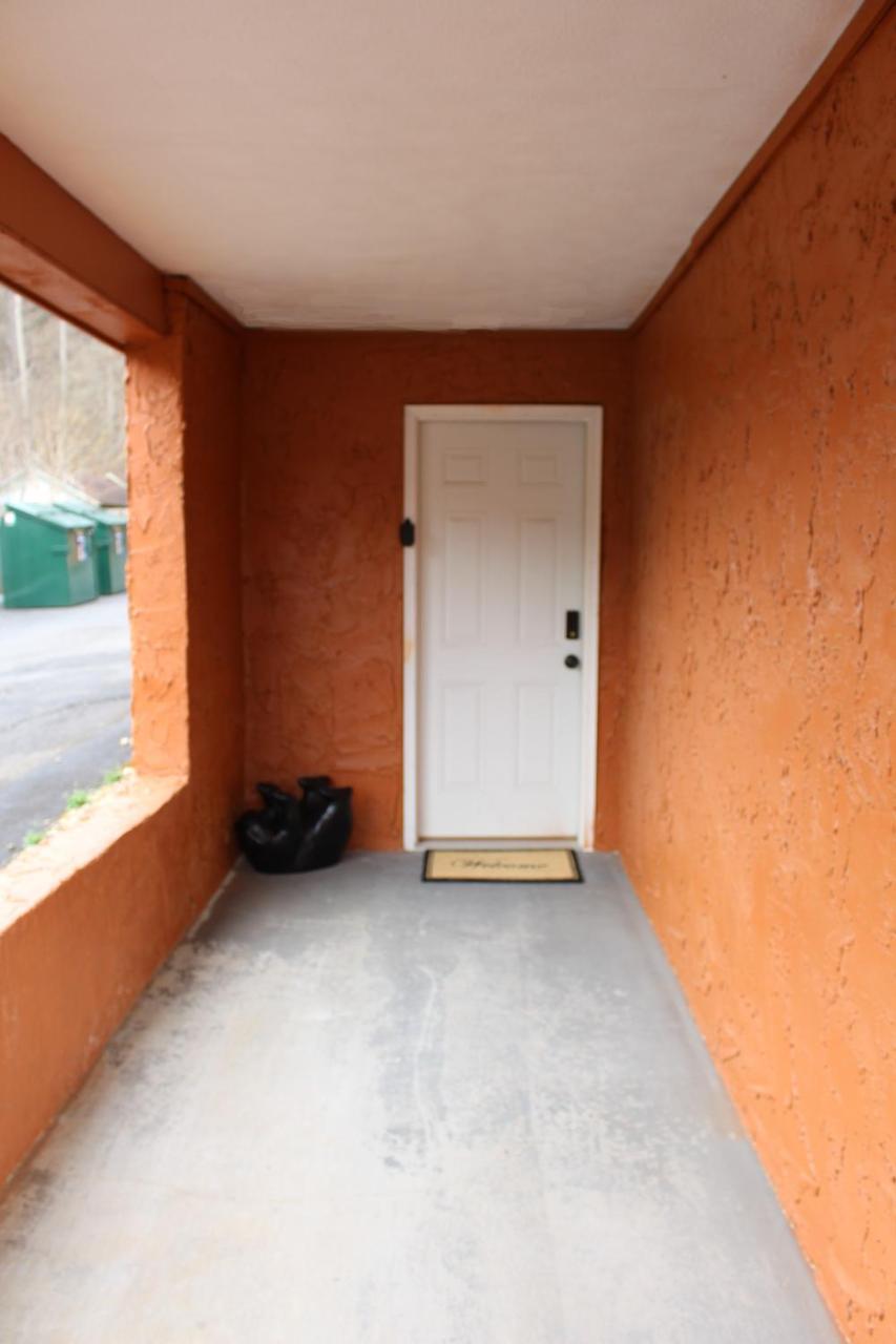 Spacious Downtown Condo Walking Distance To Downtown Gatlinburg Sleeps 6 Guests Exteriér fotografie