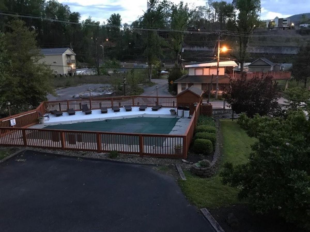Spacious Downtown Condo Walking Distance To Downtown Gatlinburg Sleeps 6 Guests Exteriér fotografie